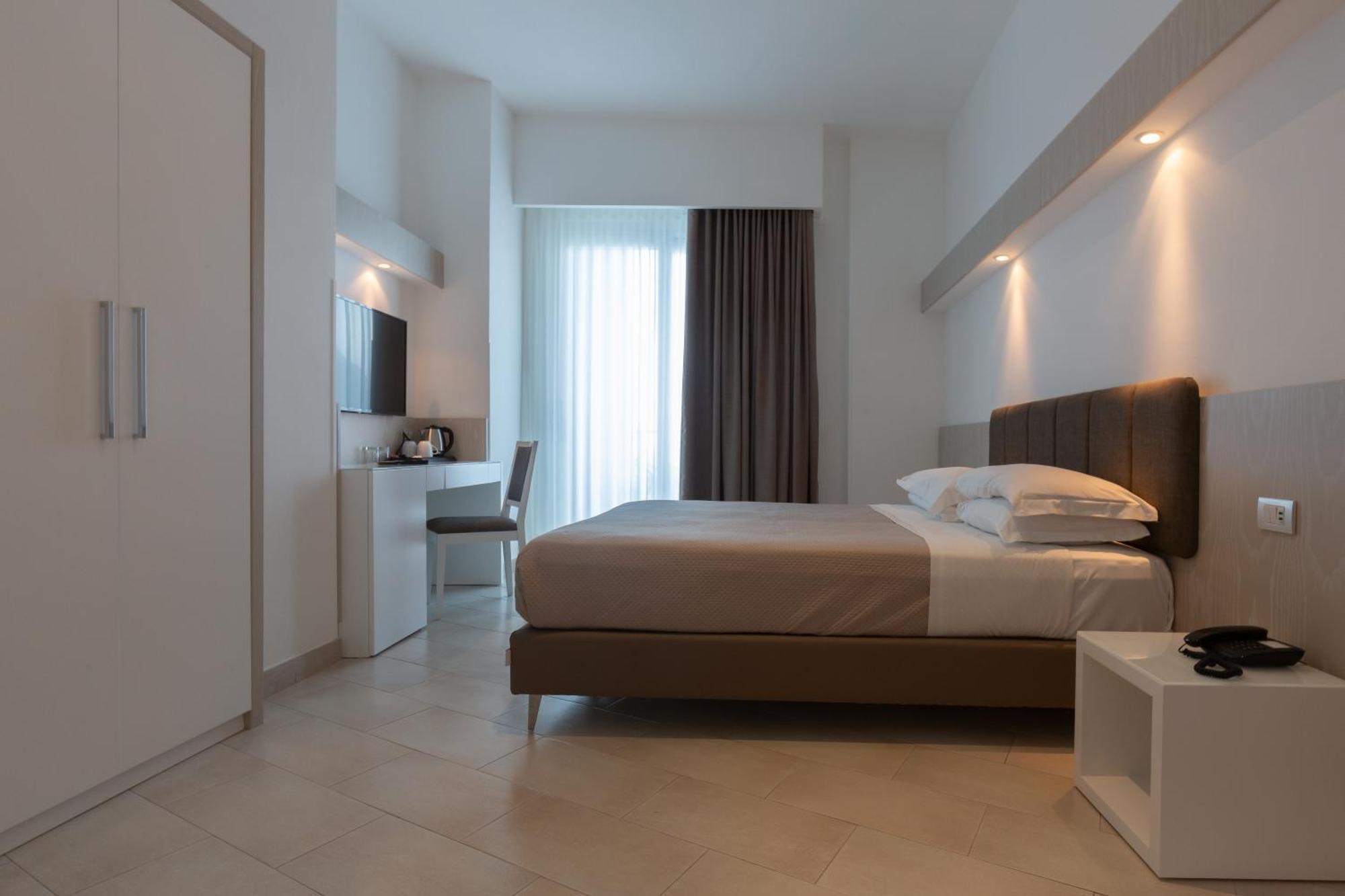 Hotel Giosue' A Mare Sorrento Мета Экстерьер фото