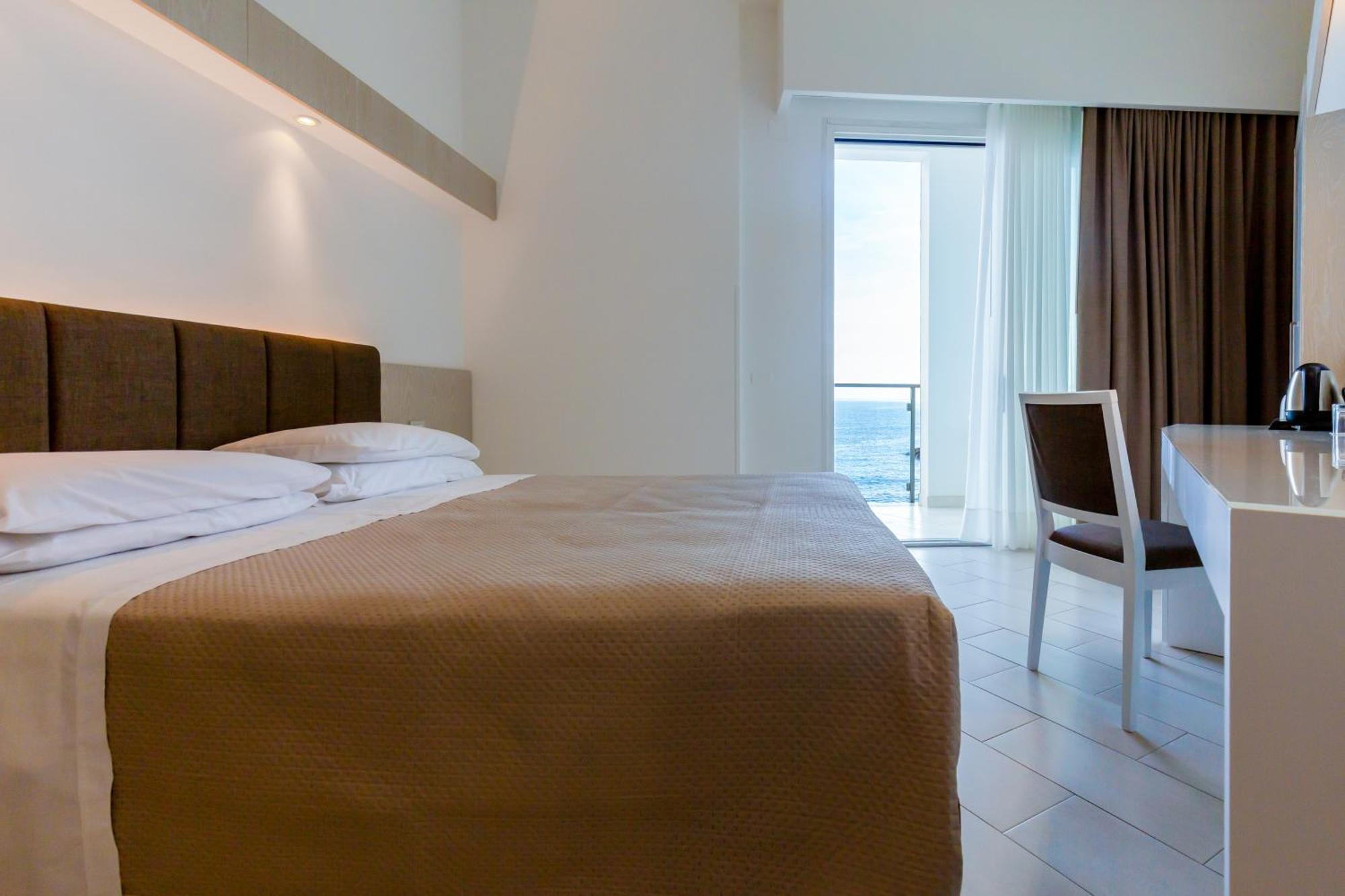 Hotel Giosue' A Mare Sorrento Мета Экстерьер фото